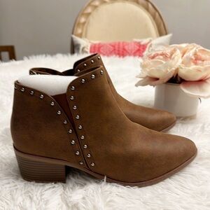 NEW MIA Dawsyn Brown Faux Suede heel ankle bootie studded women size 11